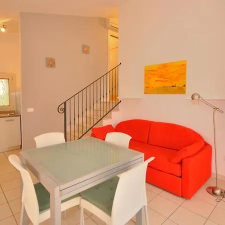 Apartament Polluce *